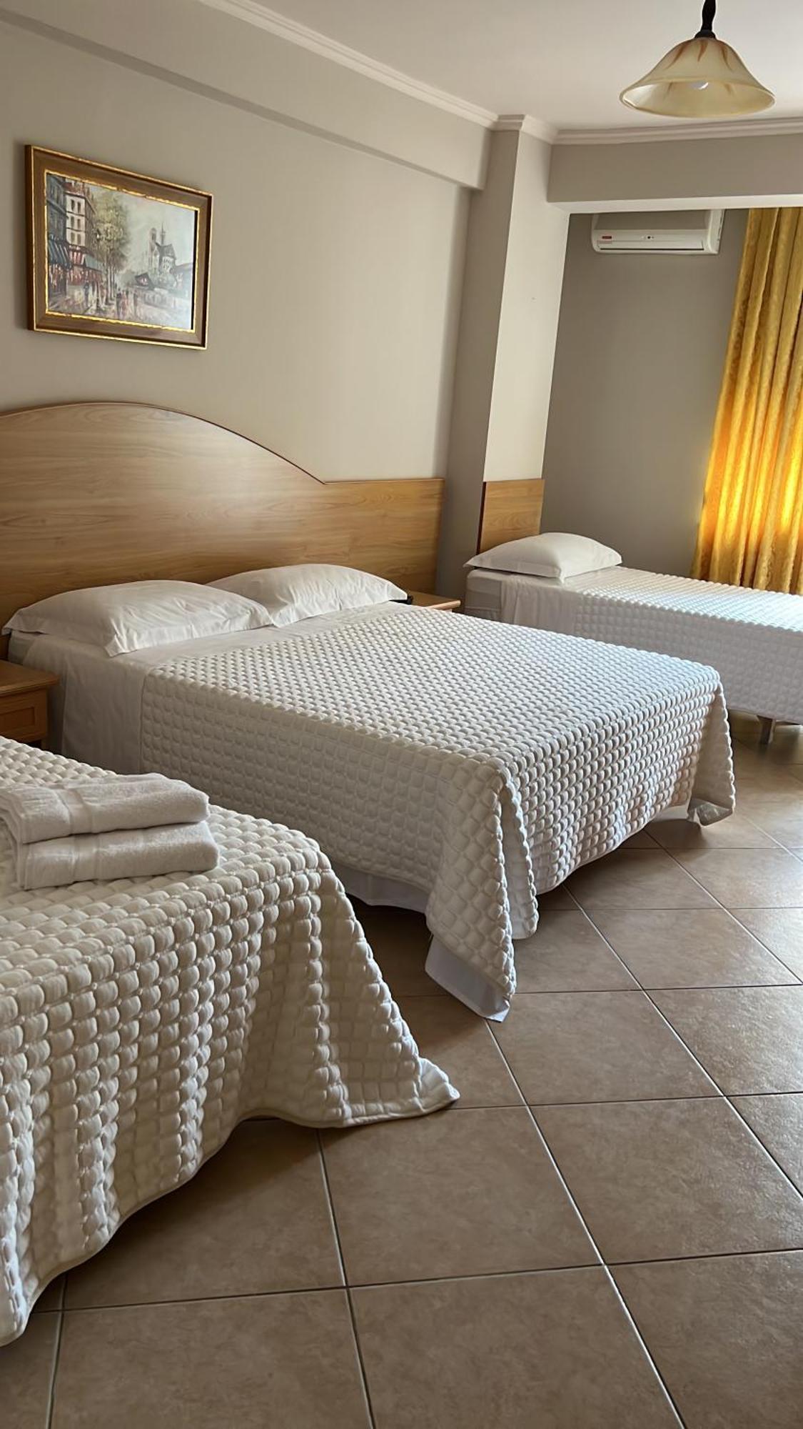 Lyden Hotel Golem  Luaran gambar