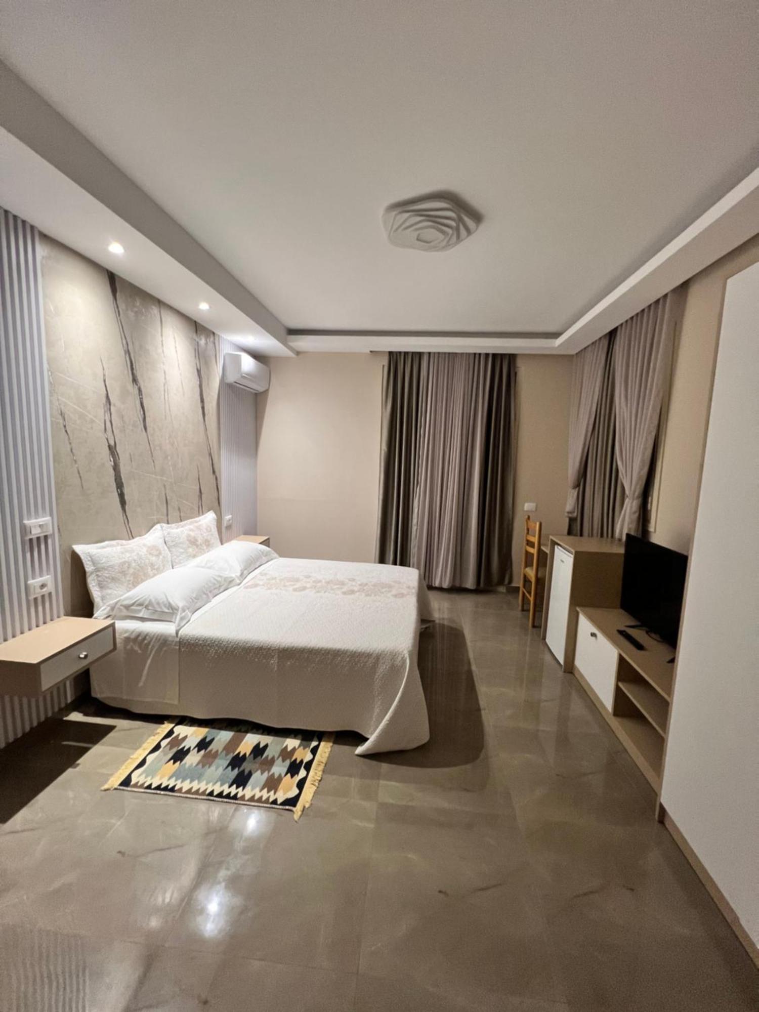 Lyden Hotel Golem  Luaran gambar