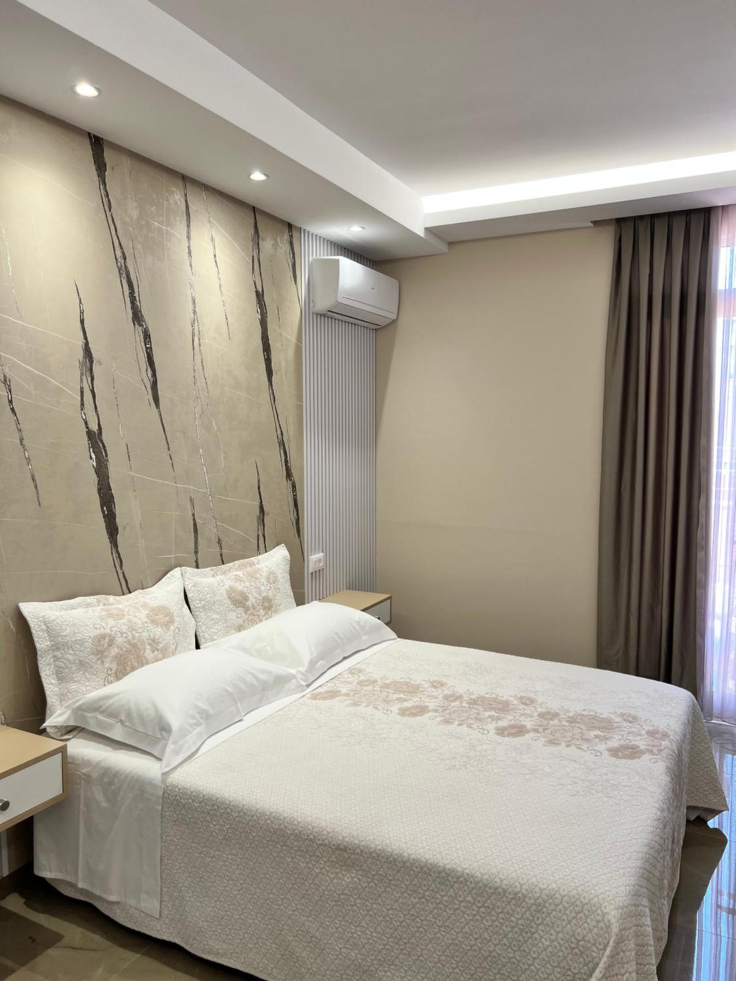 Lyden Hotel Golem  Luaran gambar