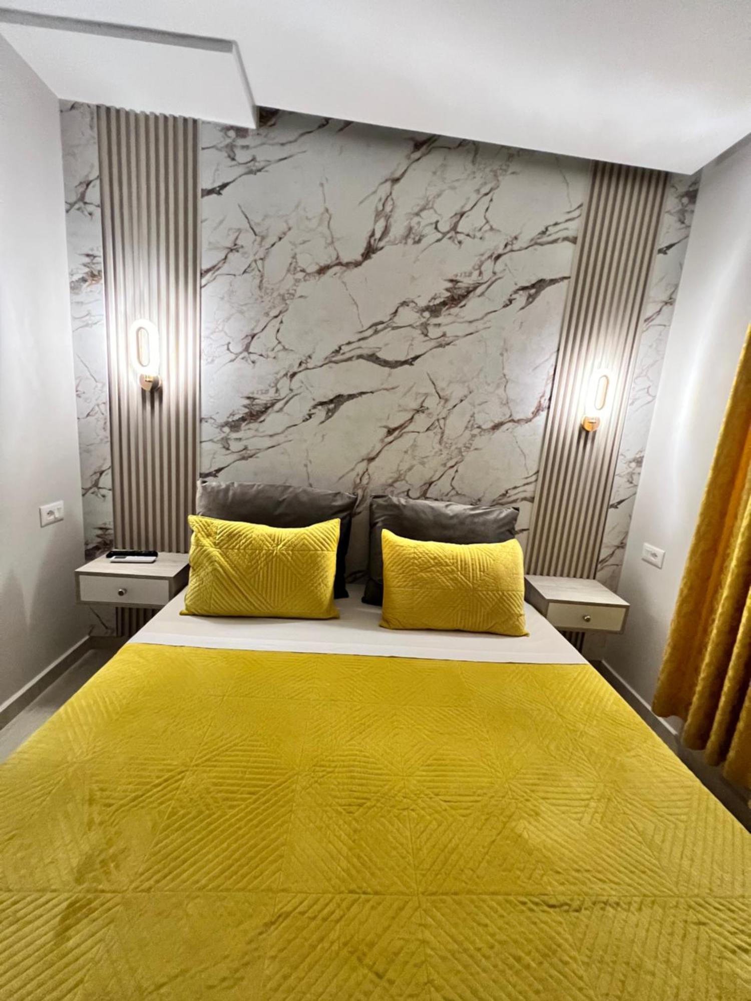 Lyden Hotel Golem  Luaran gambar