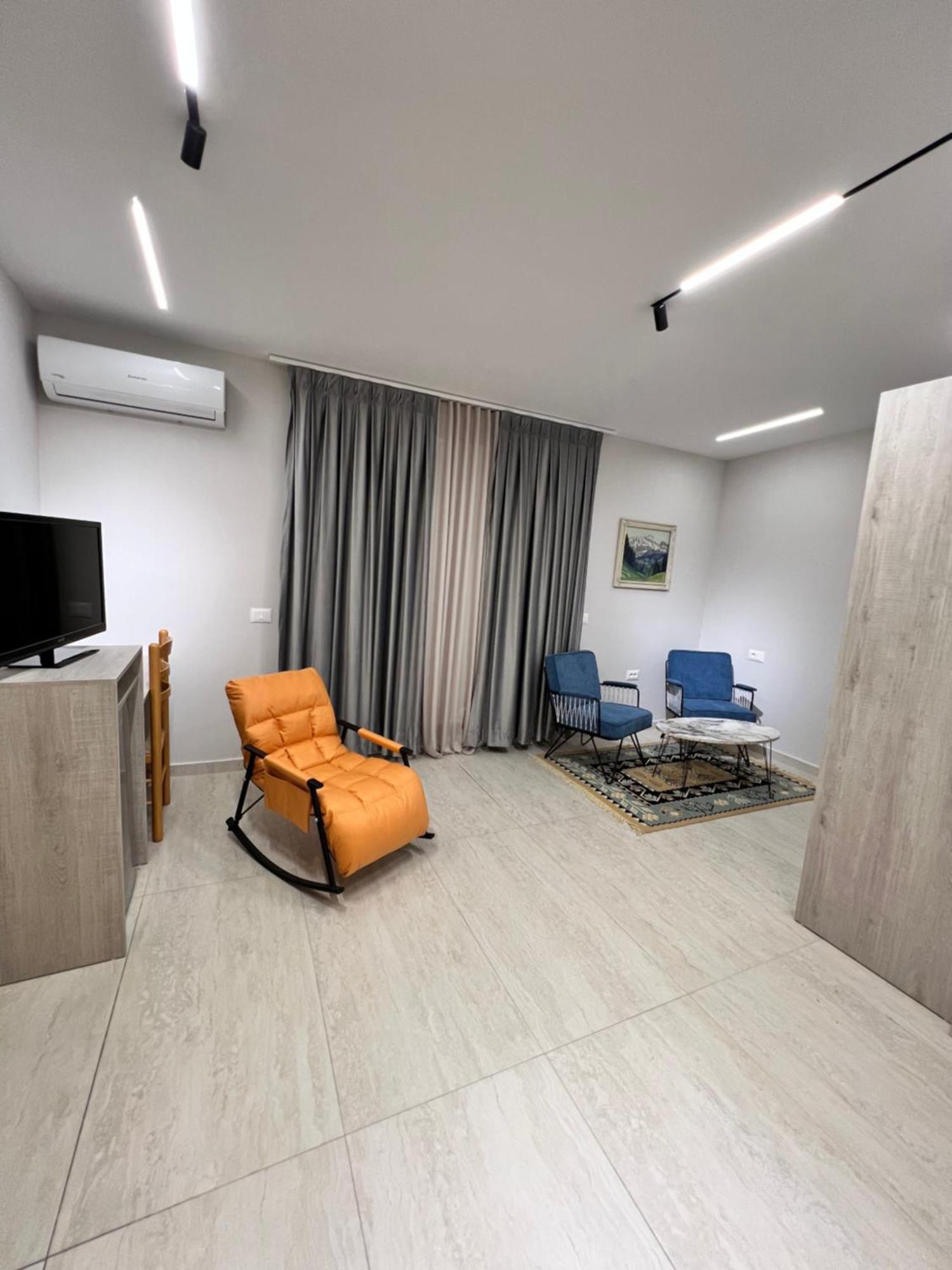 Lyden Hotel Golem  Luaran gambar