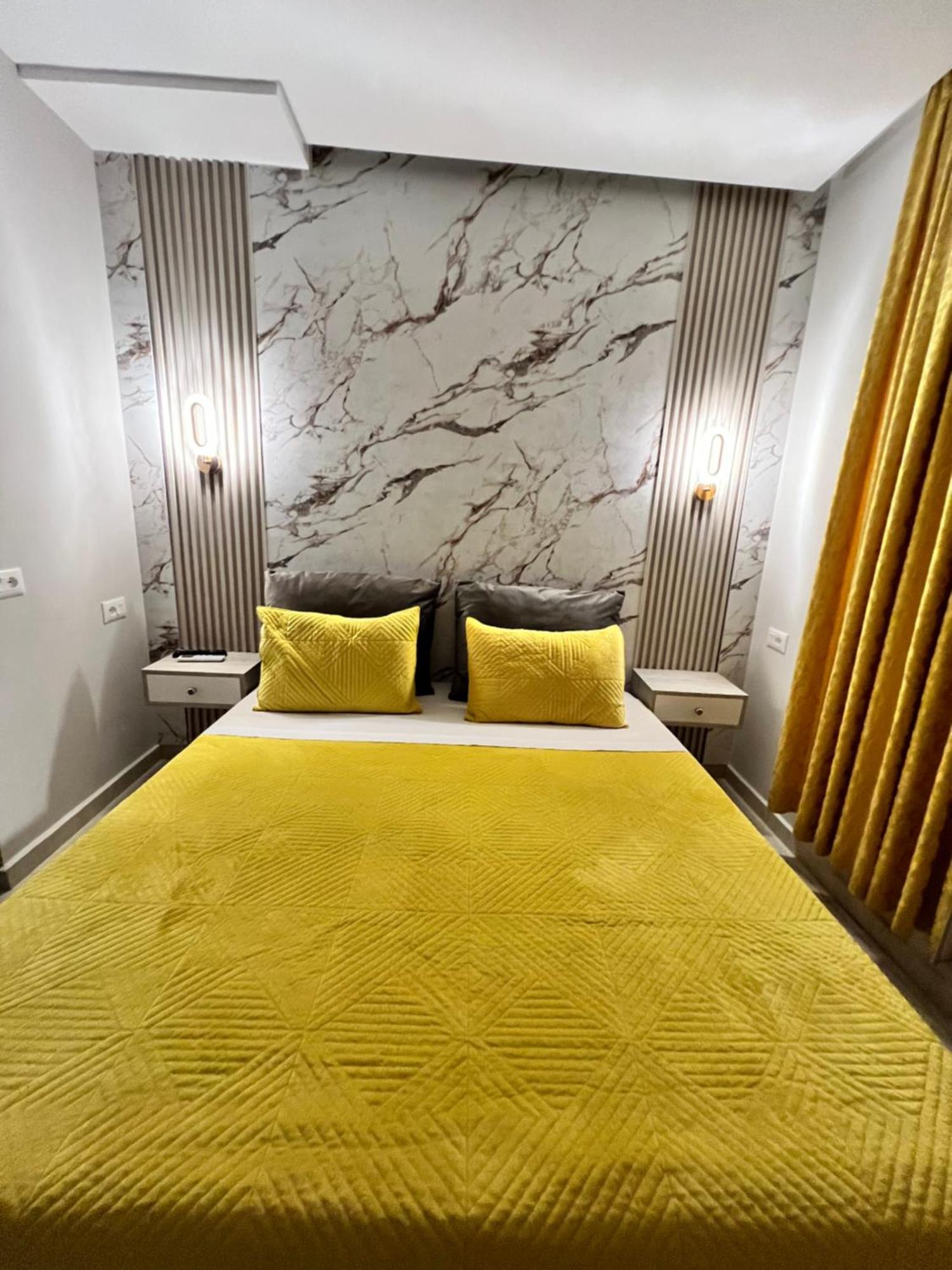 Lyden Hotel Golem  Luaran gambar
